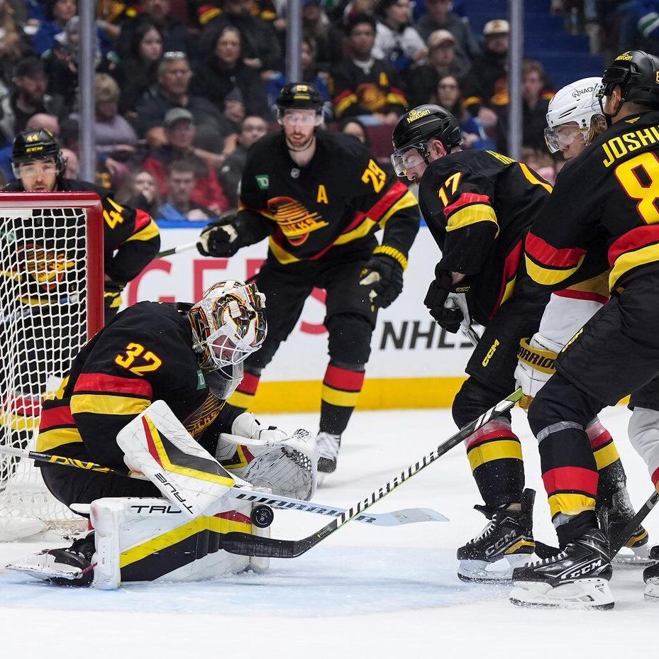 Late goal lifts Vegas Golden Knights to 3-2 victory over Vancouver Canucks